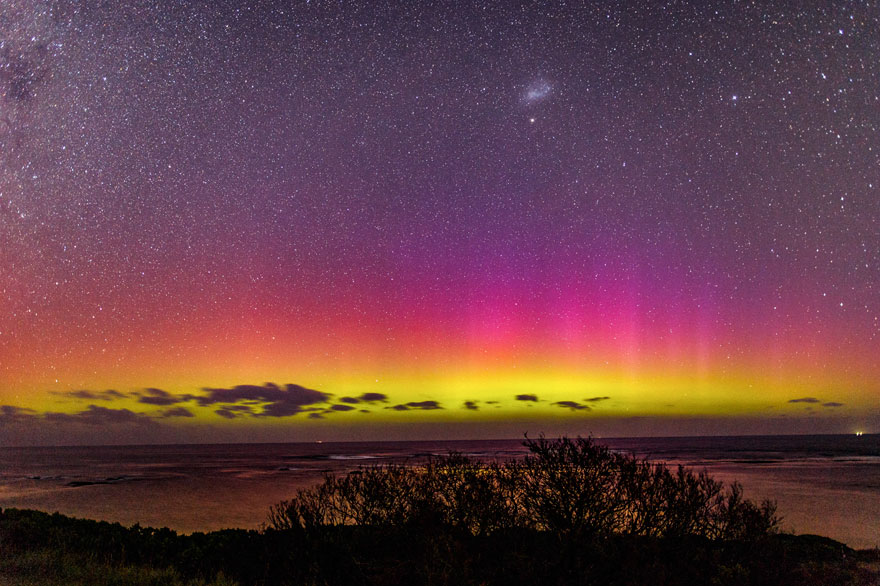 The stunning color display illuminated Australia’s skies, and Philip Dubbin recorded everything in a dazzling timeline.